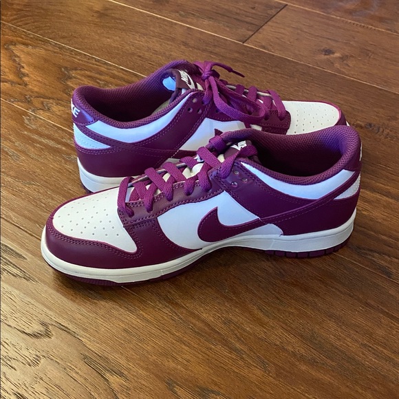 NWT Nike Purple Dunk Low Size 6.5Y - Picture 4 of 7